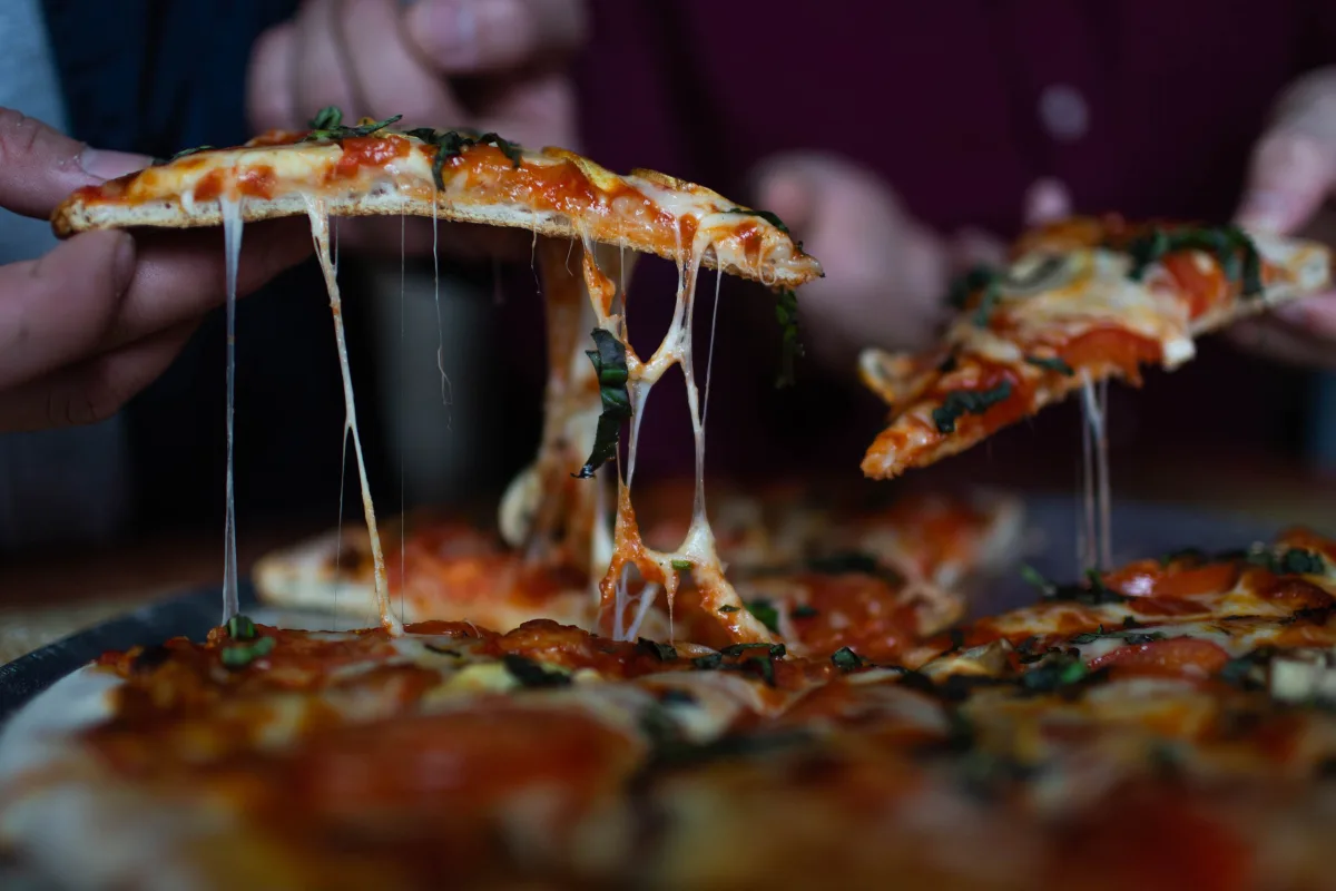 Parts de pizza partagées